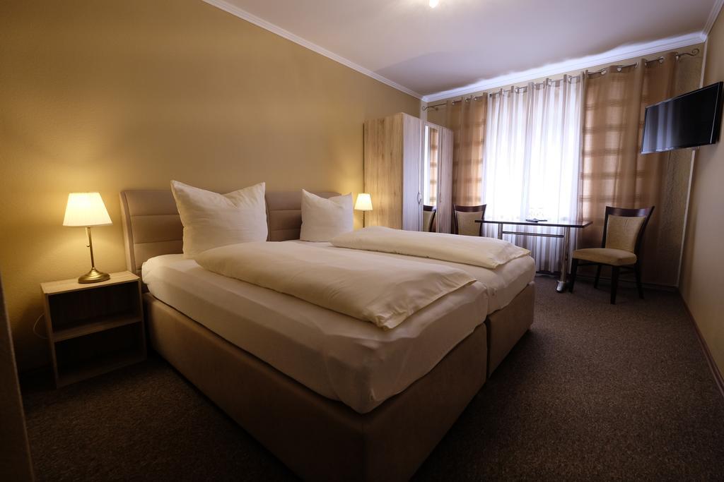 Hotel Grüner Kranz Rendsburg Oda fotoğraf